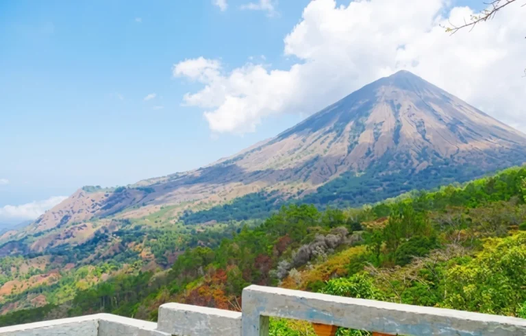 Flores overland tour 5 days 4 nights