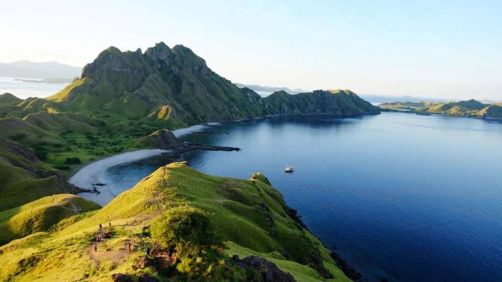 Full Day Komodo Tour & Hobbit Cave Adventure Gallery