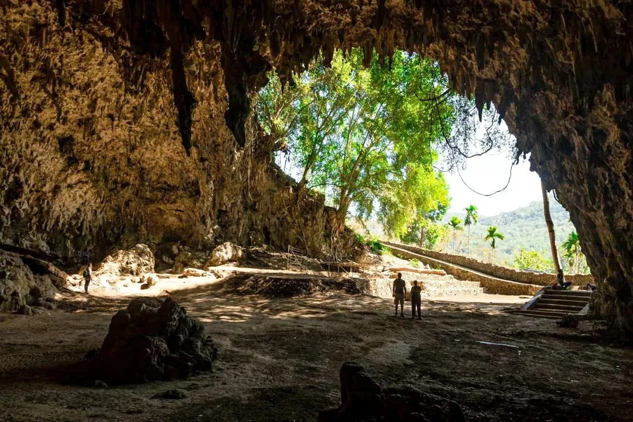 Full Day Komodo Tour & Hobbit Cave Adventure